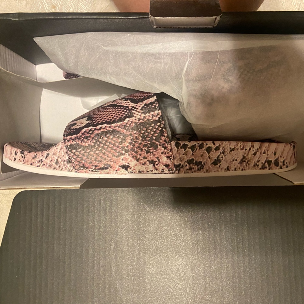 Fashion Nova King Cobra Slides